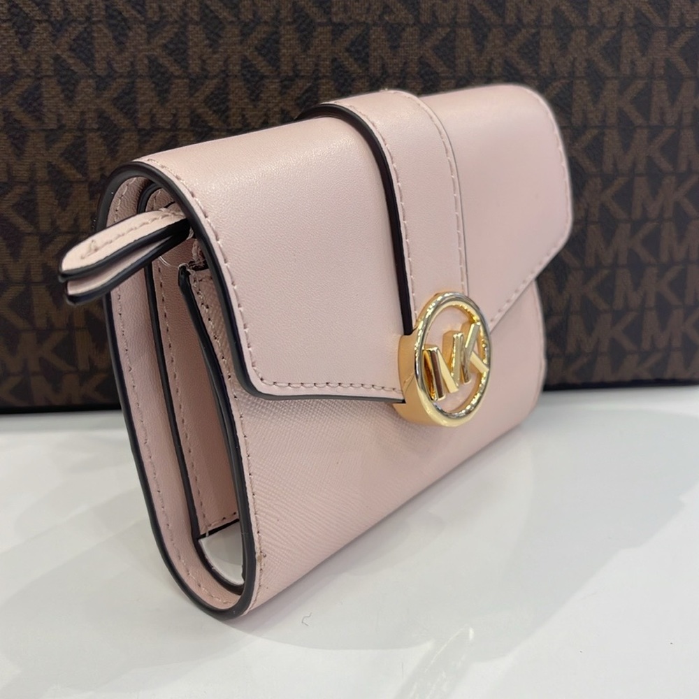 MICHAEL KORS
Carmen Medium Faux Leather Wallet
Powder Blush 
NWT - Picture 2 of 16